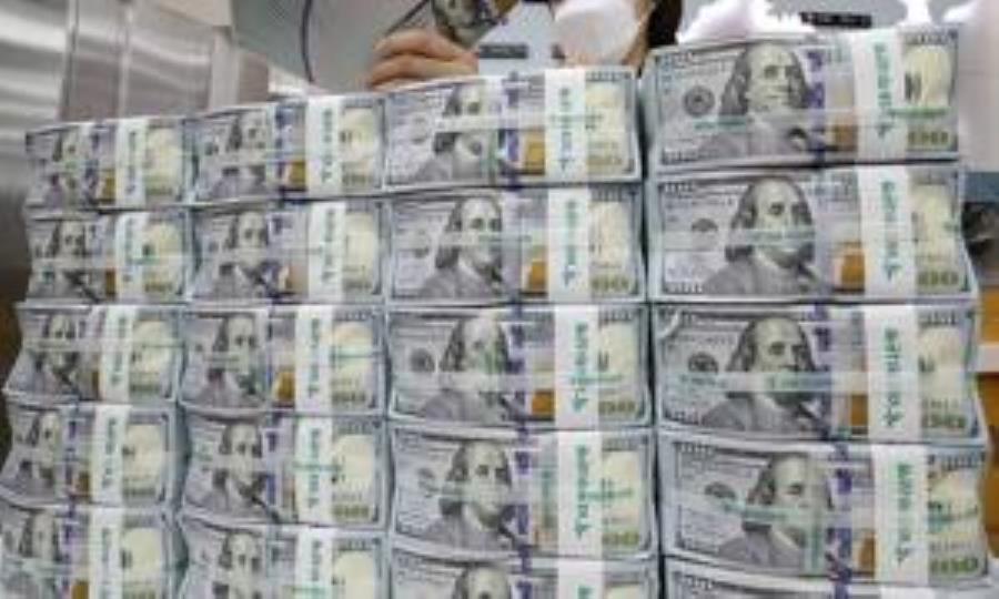 نرخ رسمی دلار به کانال ۱۳۰ هزار تومان بازگشت
